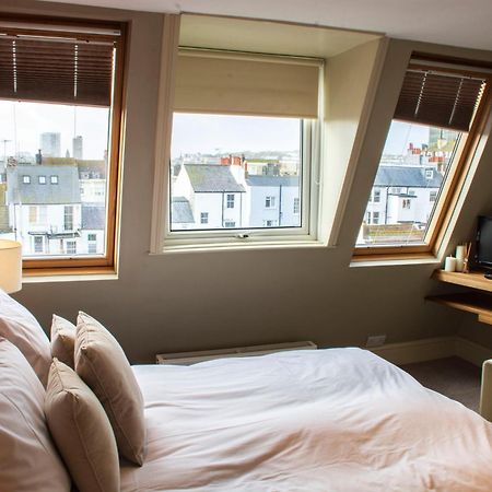 Amherst Brighton Luaran gambar