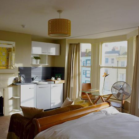 Amherst Brighton Luaran gambar