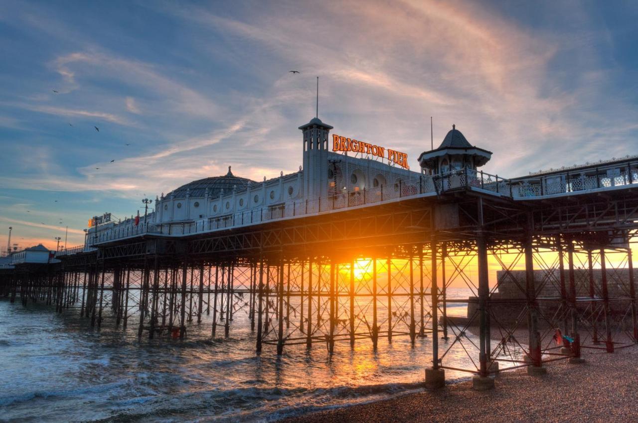 Amherst Brighton Luaran gambar