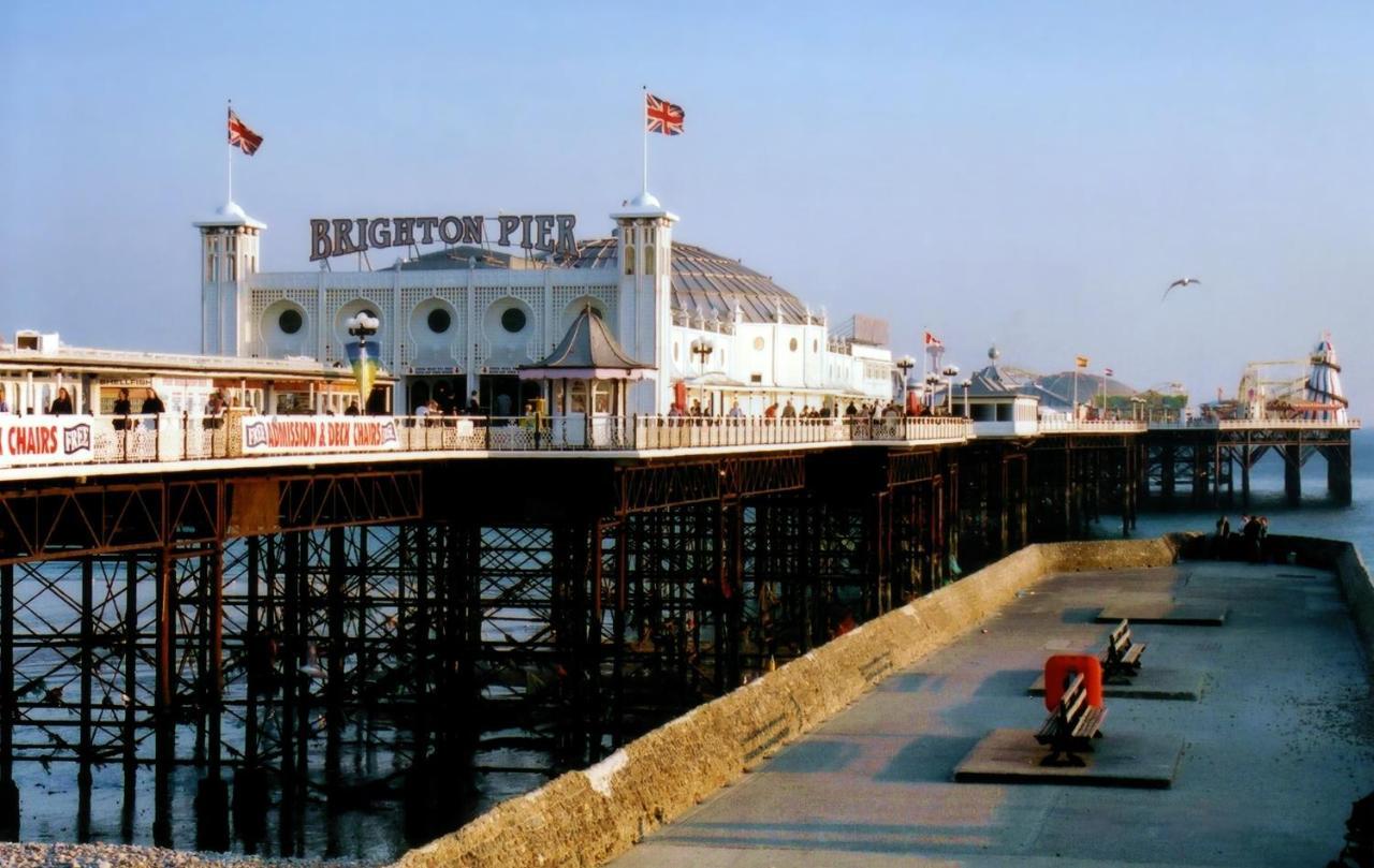 Amherst Brighton Luaran gambar