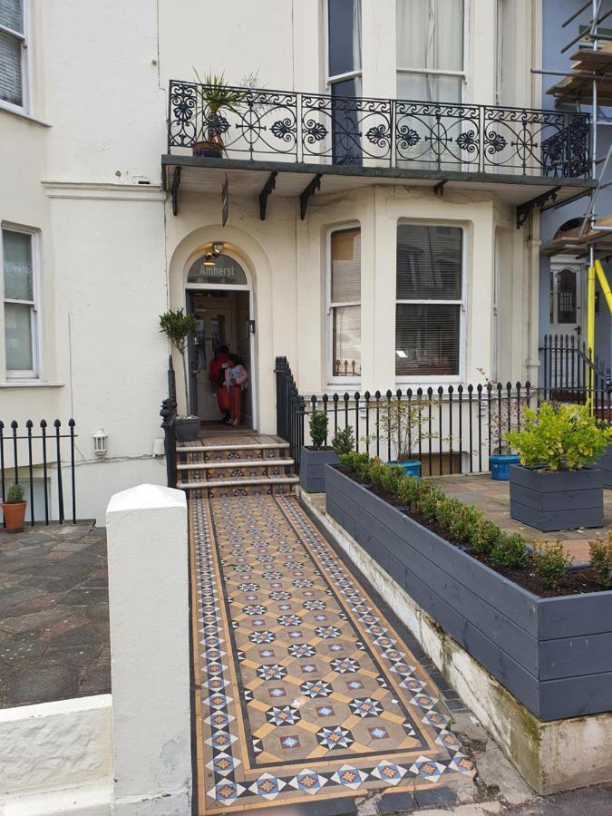 Amherst Brighton Luaran gambar