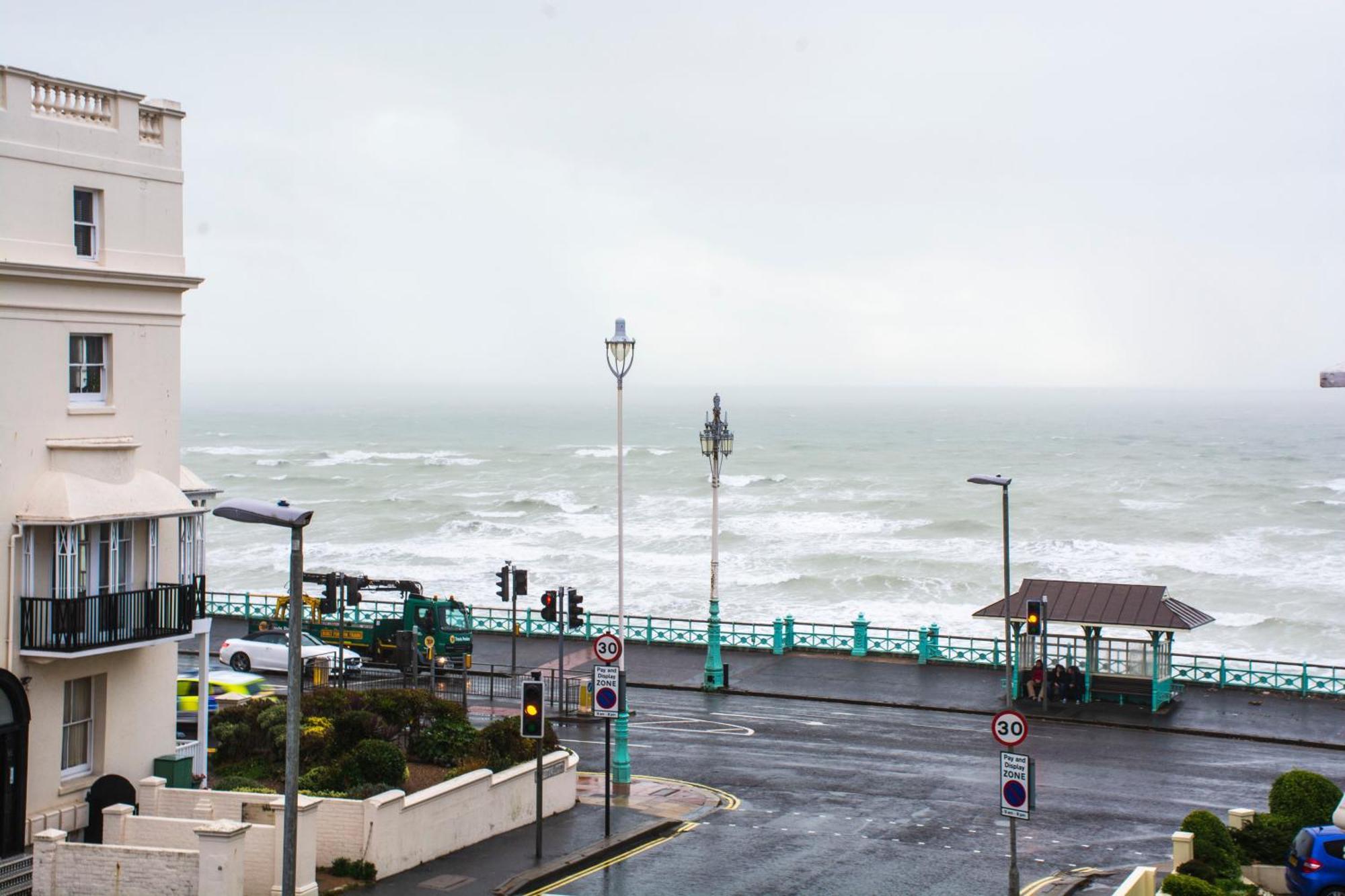 Amherst Brighton Luaran gambar