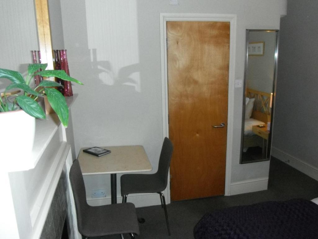 Amherst Brighton Luaran gambar